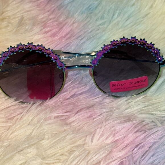 Betsey Johnson Esme Mult color sunglasses